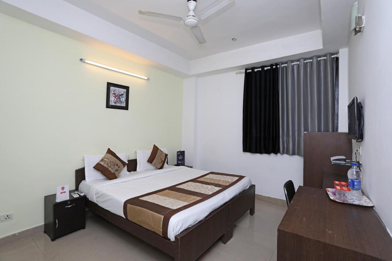 Oyo 11392 The Hotel Grand Hospitality Noida Exterior photo