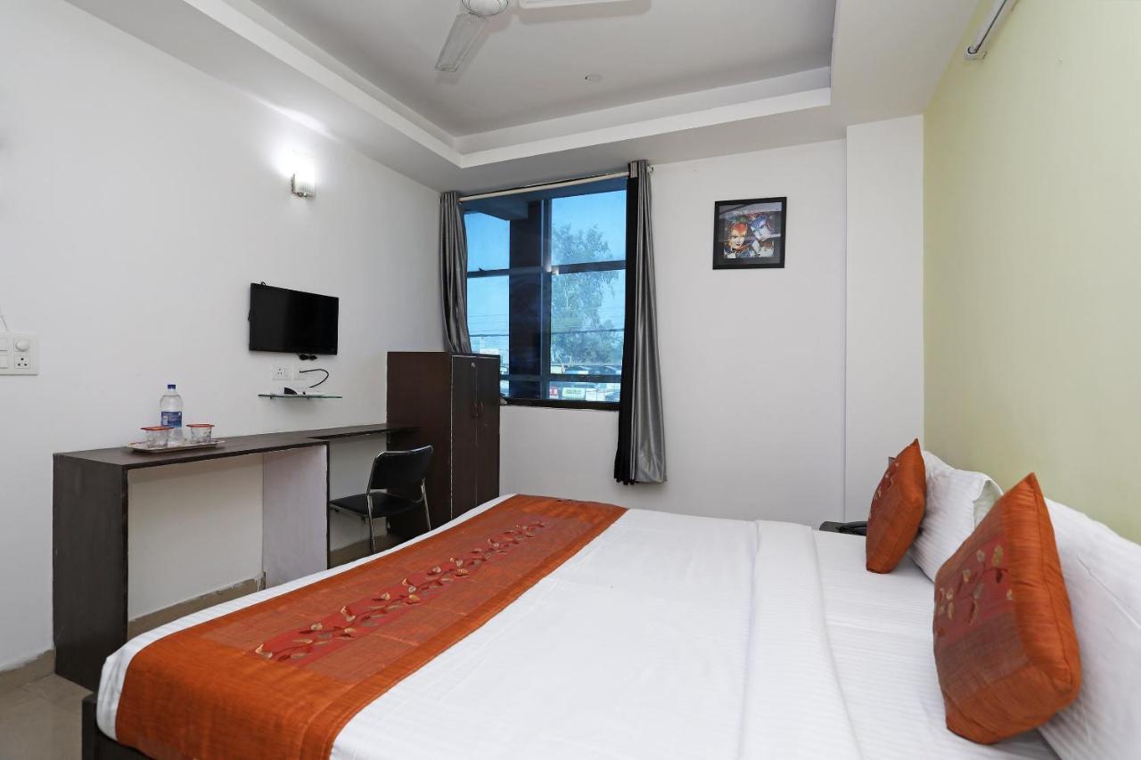 Oyo 11392 The Hotel Grand Hospitality Noida Exterior photo