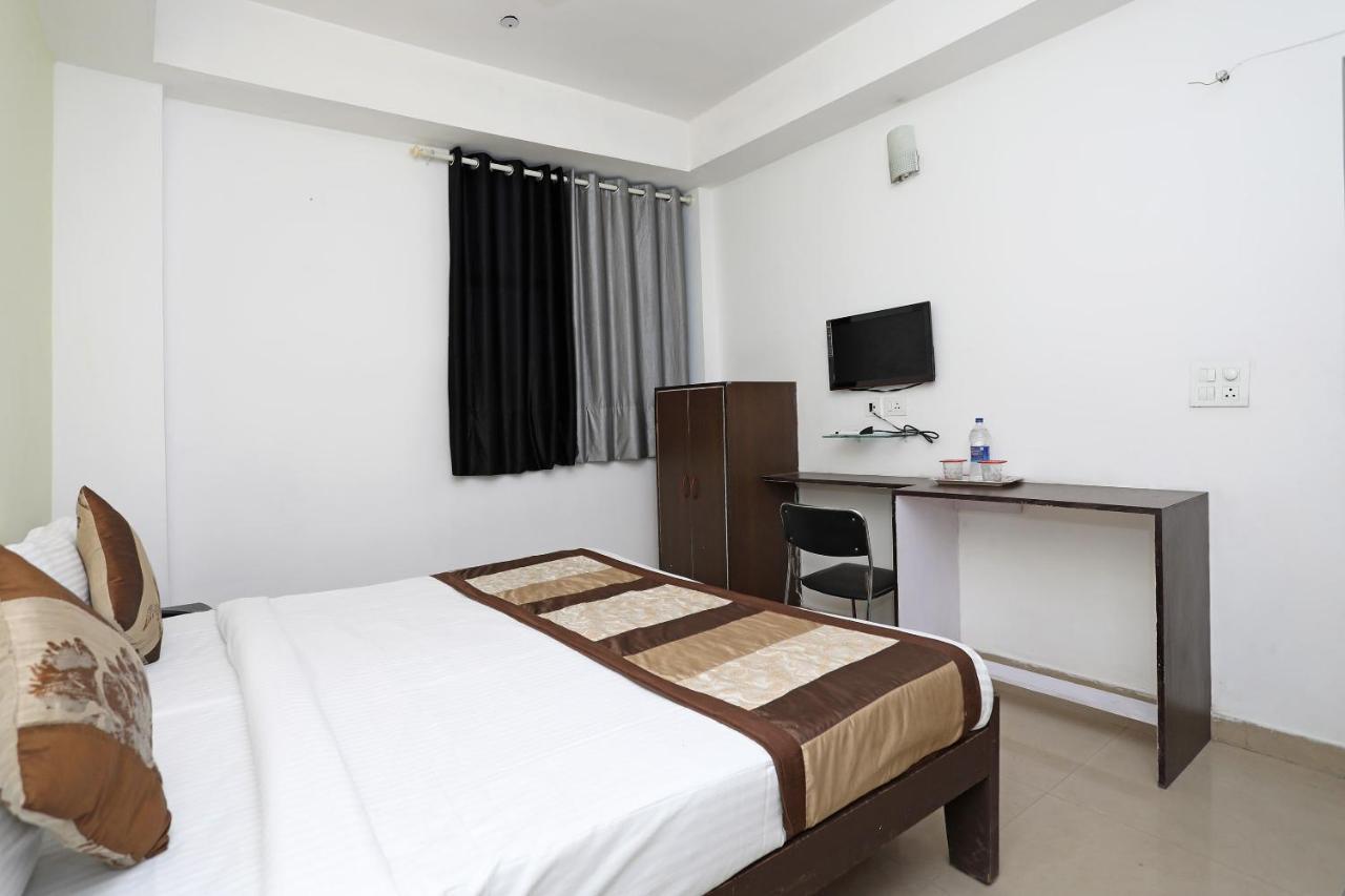 Oyo 11392 The Hotel Grand Hospitality Noida Exterior photo